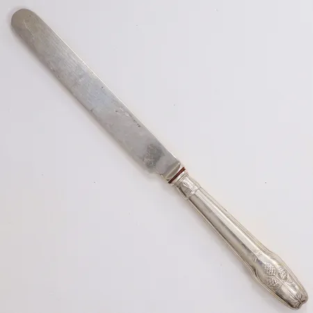 Kniv, längd 20,3cm, B Erlandsson, Kristianstad år 1913, fyllt skaft, silver. Bruttovikt 46,5g Vikt: 46,5 g