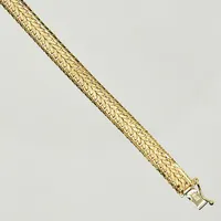 Collier, längd 42 cm, bredd 6 mm, halvstel modell, delvis matterad länk, vitguldsdetalj vid lås,18K. Vikt: 29,4 g