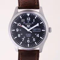 Herrur Seiko 5 Sports, stål, automatisk, ref-nr: 7S36C-03J0, serie-nr: 0N3698, Ø40mm, datum, dag, mineralglas, mindre repor på boett, läderband ej original, box, ytterkartong samt manual