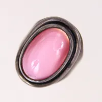 Ring med rosa sten, stl: 17¼, bredd 23,3mm, silver 925/1000.  Vikt: 10,6 g