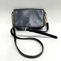 Väska Lauren by Ralph Lauren, Carmen Crossbody, avtagbar axelrem, svart läder, guldfärgade beslag, ca 14x21cm, bruksslitage, inga tillbehör. 