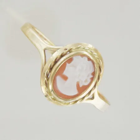 Ring Camé, Ø 18 mm, höjd 11,5 mm, 18K Vikt: 1,3 g
