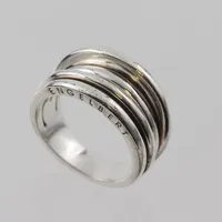 Ring design Engelbert Stockholm, storlek 18 ¾ mm, bredd 5.1-12.2 mm, silver 925/1000. Vikt: 11,4 g