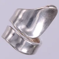 Ring, stl ca 16, bredd ca 5,7-28,3mm, silver 950/1000 Vikt: 7,7 g