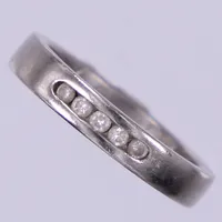 Ring med diamanter 5x0,02ct, stl ca 15, bredd ca 3,2mm, gravyr, Palladium  Vikt: 3,1 g