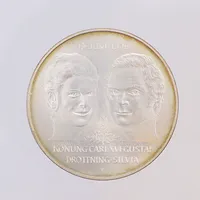 Minnesmynt Konung Carl XVI Gustaf Drottning Silvia, 19 juni 1976, Ø36mm, nominellt värde 50kr, plastetui, silver 925/1000 Vikt: 27 g