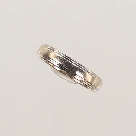 Ring vitguld stl 17, bredd 4 mm, 18K 2,7g 