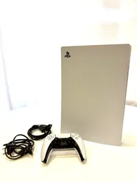 Playstation 5 med en handkontroll, HDMI-kabel, strömkabel.  #G32B01BZS11182561 Skickas med postpaket.