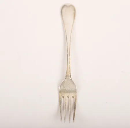 Gaffel, graverad, längd ca 18,3cm, Guldsmedsaktiebolaget I Stockholm 1931, silver  Vikt: 37,6 g