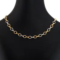 Collier, 18K guld, tvåfärgad modell, tillverkarstämpel CCC, längd 44,5 cm, bredd 6 mm, tjocklek 2 mm, förefaller vara sparsamt använd, fint skick Vikt: 10,7 g