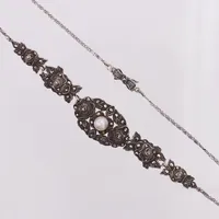 Collier, S-länk, pyriter, odlad saltvattenpärla, 44cm, bredd 1,7-18mm, 830/1000 silver Vikt: 147 g