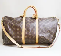 Väska Louis Vuitton, Keepall 55, monogram canvas, referens nr M41414, axelrem & handtag, hänglås med nyckel, fint skick, några små fläckar inuti, kvitto 2021 18400kr, dustbag Skickas med postpaket.