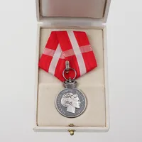 Förtjänstmedalj Margareta II Regina Danie, Ø 27,8mm, etui, silver  Vikt: 14,4 g