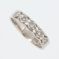 Ring med diamanter 5st totalt 0,15ct, Alton Guldvaru Ab Falköping 1974, stl 17¼mm, bredd 4mm, 18k vitguld  Vikt: 3,7 g