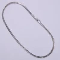 Collier, längd ca 40cm, bredd ca 3,9mm, silver 830/1000 Vikt: 17,7 g