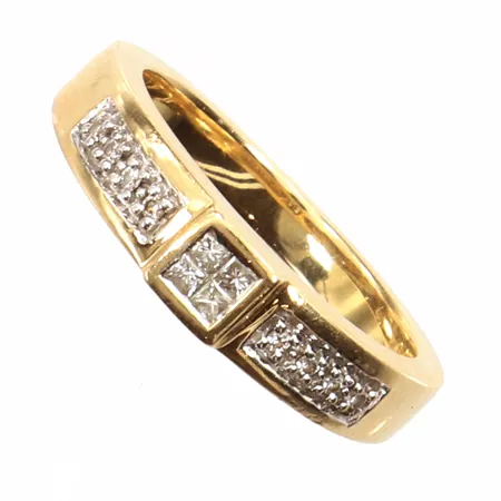 Ring, diamanter 4xca0,01ct prinsesslipade, 8xca0,005ct, stl 16½, bredd 2,7-4,3mm, GHA, 18K  Vikt: 5,2 g