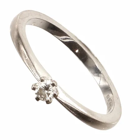 Ring, diamant ca0,10ct enligt gravyr, stl 17, bredd 1,6mm, vitguld, GHA, 18K  Vikt: 2,7 g