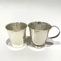 Två koppar, höjd 6cm, Ø5,5-6cm, silver  Vikt: 116,4 g