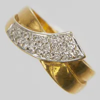  Ring med diamanter 20 x ca 0,005ct 8/8-slipade, Ø18, bredd: 2-9mm, 18K Vikt: 3,5 g