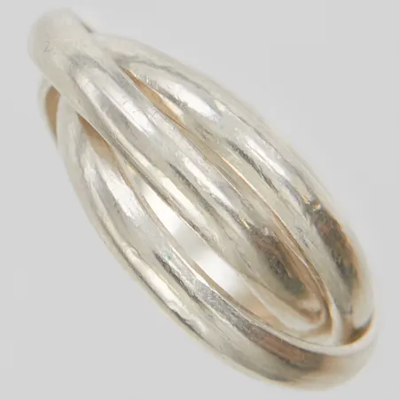 Silverring, tredelad, Ø16¾, bredd:5,5-9,5mm, 925/1000.  Vikt: 6,1 g