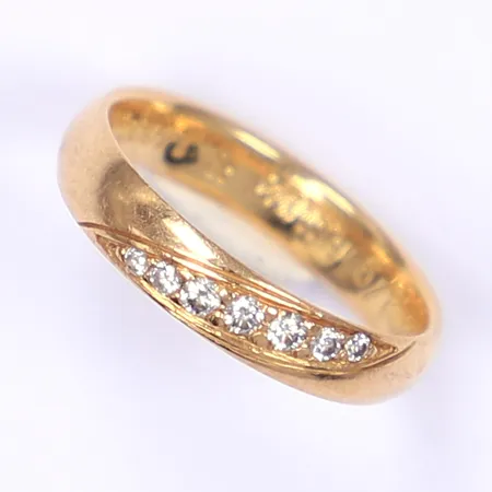 Ring med diamanter, 0,15ctv enl. gravyr, stl 16½, bredd 4mm, personlig gravyr, 18K Vikt: 3,4 g