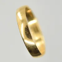 Ring, Schalins, stl 15¼, bredd 3 mm, 18K. Vikt: 1,3 g