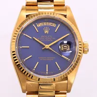 Herrur Rolex Oyster Perpetual Day-Date 18K, automat, ca 36mm, refnr 18038, serienr 6768748, ca 1981, presidentlänk 18K, refnr 8385, ca 18,5cm inkl ur, viklås, nagg på safirglas, repor på länk, horn och boett, åldersrelaterat bruksskick, behov av översyn av dag- och datumfunktion, bruttovikt 133,7g, inga tillbehör