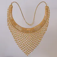 Collier, längd 55cm, bredd 9,5cm, genombruten dekor, 21K  Vikt: 76,4 g