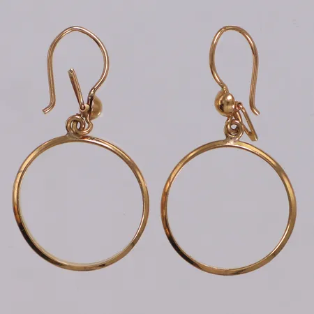 Ett par örhängen, längd 37,5mm, bredd 10mm, krokar, 18K Vikt: 3,9 g