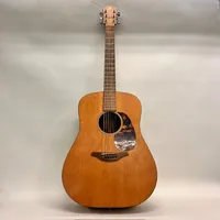 Gitarr, Furch D20CM, snr: 53255, made in Czech Republic, 2013, stålsträngad, nagg och märken, spricka, axelrem, mjukt fodrat fodral med slitage  Skickas med Bussgods eller PostNord