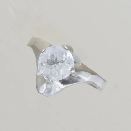 Ring med sten Liedholm år 79, Ø 18 mm, höjd 12 mm, 18K Vikt: 8,5 g