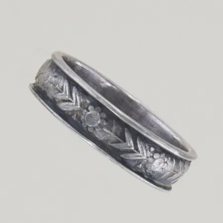 Ring, Ø 19 mm, bredd 5,5 mm, silver  Vikt: 4,1 g