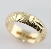 Ring mönstrad, stl 18 mm, bredd  5,9 mm, Håkanssons Guld Hb Karlstad1977 , 18k Vikt: 6,6 g