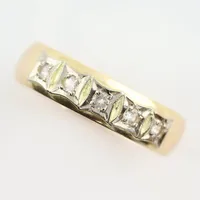 Ring med syntetiska vita stenar, stl 18¾ mm, bredd 5,2 mm, Johansson Ab Juvelerarefirma Vikt  Karlstad 1963 , 18k Vikt: 4,4 g