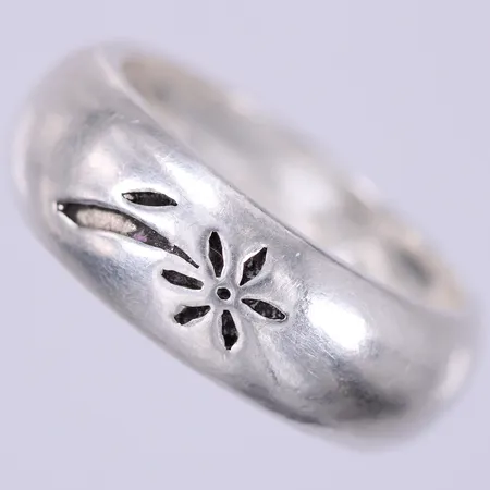 Ring, stl: 19¼, bredd: ca 7mm, ostämplad, 925/1000 silver  Vikt: 6,4 g