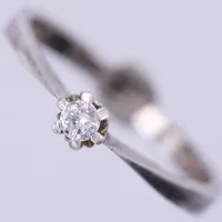 Ring med vit sten, stl: 18, bredd: ca 2-4mm, 835/1000 silver  Vikt: 1,8 g