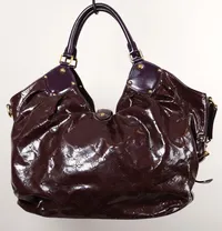 Handväska Louis Vuitton, Mahina burgundy, date code TH 4008, tillverkad vecka 40, 2008, i Frankrike, längd ca slitage Vikt: 0 g Skickas med postpaket.