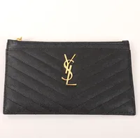 Väska/clutch, Saint Laurent, YSL Pouch Monogramme, Cassandre Matlassé pouch, grain de poudre leather, svart präglat kalvläder, mått 20 x 12 cm, snr: AIM 636312-0721, fläckar/bruksslitage, dustbag samt ytterkartong. Nypris 395euro. 