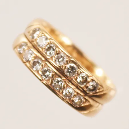 Ring med diamanter totalt ca 0,40ct, stl 17, bredd 6mm, gravyr, 18K Vikt: 6,5 g