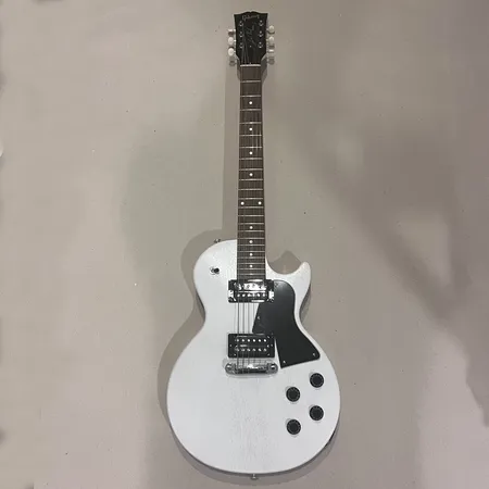 Elgitarr, Gibson Les Paul Special Tribute Humbucker, worn white, serie nr. 211010203, kvitto finns, axelrem, manual i obruten förpackning, i mjukt fodral  Vikt: 0 g Skickas med postpaket.