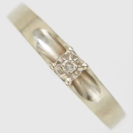 Ring, åttkantslipad diamant ca 0,01ct, Ø17½, bredd: 1,5-3,5mm, GFAB, vitguld, 18K Vikt: 1,7 g