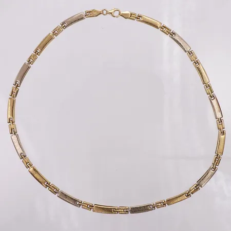 Collier, Guldfynd, svagt meandermönster, tvåfärgat, 44,2cm, bredd 5,5mm, 18K Vikt: 17,2 g