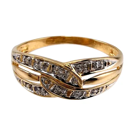 Ring, 18K guld, Diamanter 10 x 0,002ct, Guldfynd (GFAB), Ø18,0 mm, bredd 2-7 mm, fint skick Vikt: 2 g