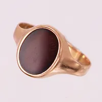 Klackring med onyx, Ø17¾, bredd 2,5-12,5mm, lagad skena, 18K Vikt: 2,4 g