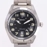 Herrur Seiko, stål, automat, 43,5mm, refnr 4R35-02W0, serienr 920074, glasbaksida, datum, stållänk ca 20cm, bruksskick, garantikort ej ifyllt, manual, box, kudde saknas. 