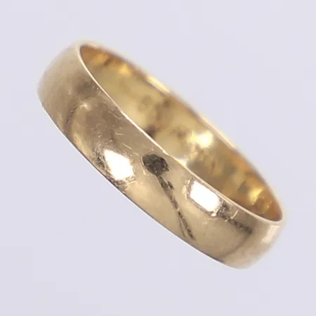 Ring, slät, stl 15¾, bredd 3,5mm, personlig gravyr, 18K Vikt: 1,7 g