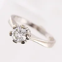 Ring, diamant ca 0,56ct, W(H) / VS, stl 16¼, vitguld, något skev skena, 18K  Vikt: 3,5 g