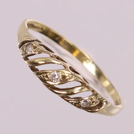 Ring med diamanter, 1x0,02ct, 2x0,015ct, stl 18¼, bredd 1,5-5mm. 18K Vikt: 1,5 g