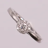 Ring med diamanter, halo, ca 1x0,15ct, 12x0,008ct, stl 18, bredd 2-6mm, PT950 GHA. Platina Vikt: 5,5 g