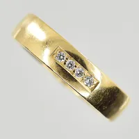 Ring med diamanter 0,04ctv, stl 18, bredd 5 mm, 18K. Vikt: 8,8 g